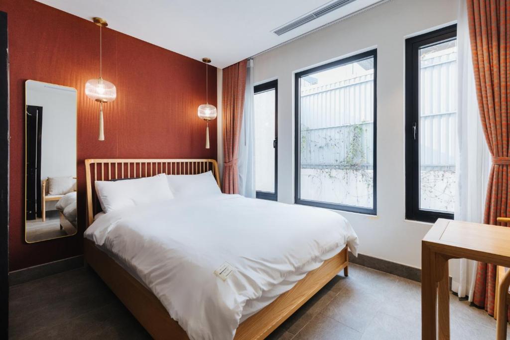 The ChanhSa - Indochine Stay near Train Street – Hanoi